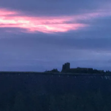 New! Castle View דירה